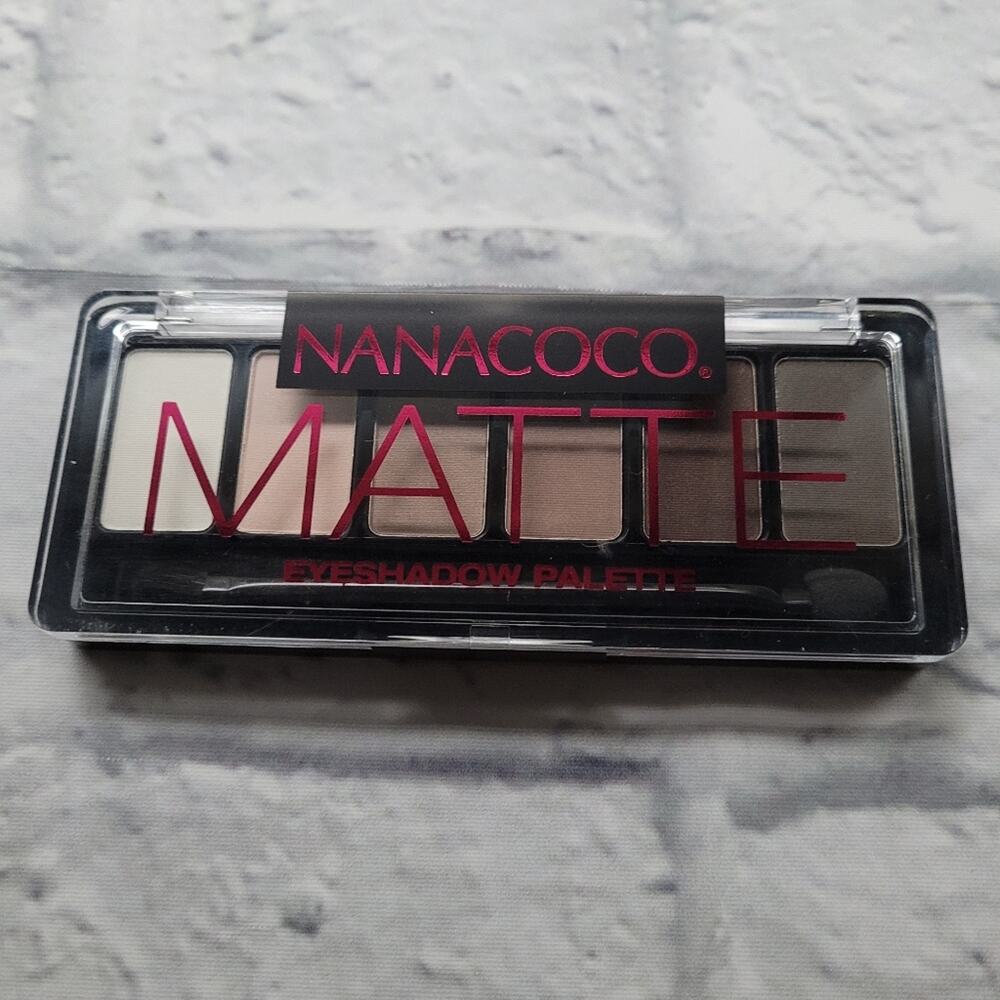 Nanacoco Matte Eyeshadow Palette